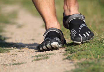 Minimalist running shoes which may or may not prevent injury and improve fitness performance 